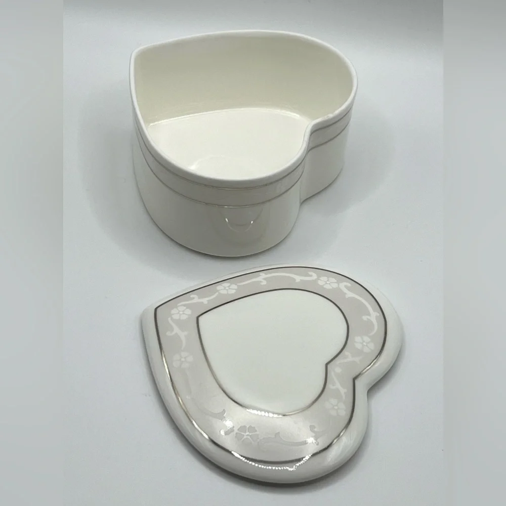 Wedgwood Icing Bone China White Heart Shaped Jewelry Trinket Box with Lid